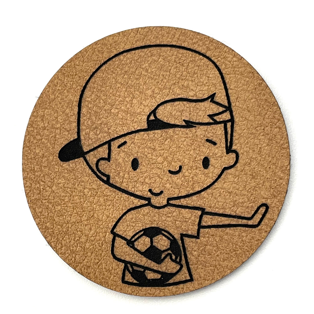 1 Kunstlederlabel "Fußballjunge" - Braun
