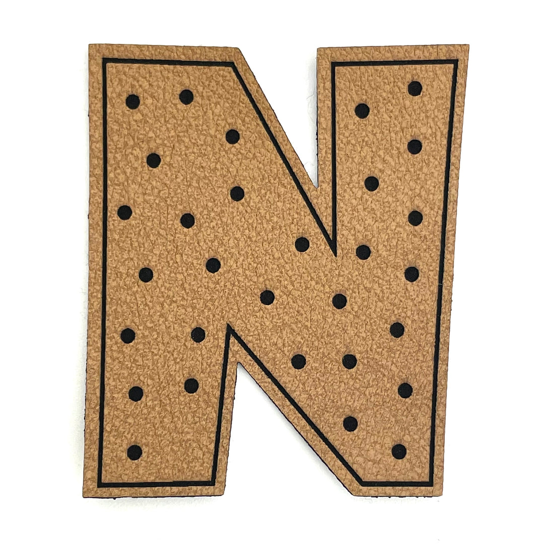 1 Kunstlederlabel Buchstabe "N" - Braun Punkte