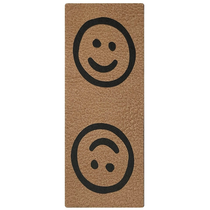 1 Kunstlederlabel „EY! Smile“ - Braun