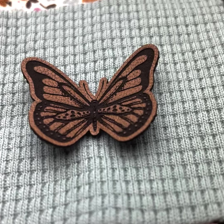 2 Kunstlederlabel Schmetterling klein - Braun
