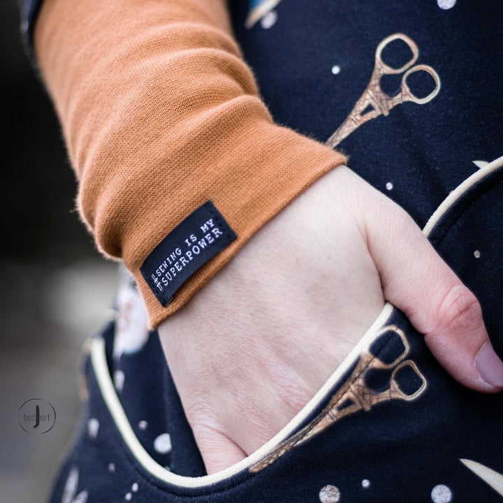 Weblabel „Sewing is my superpower“ - Schwarz