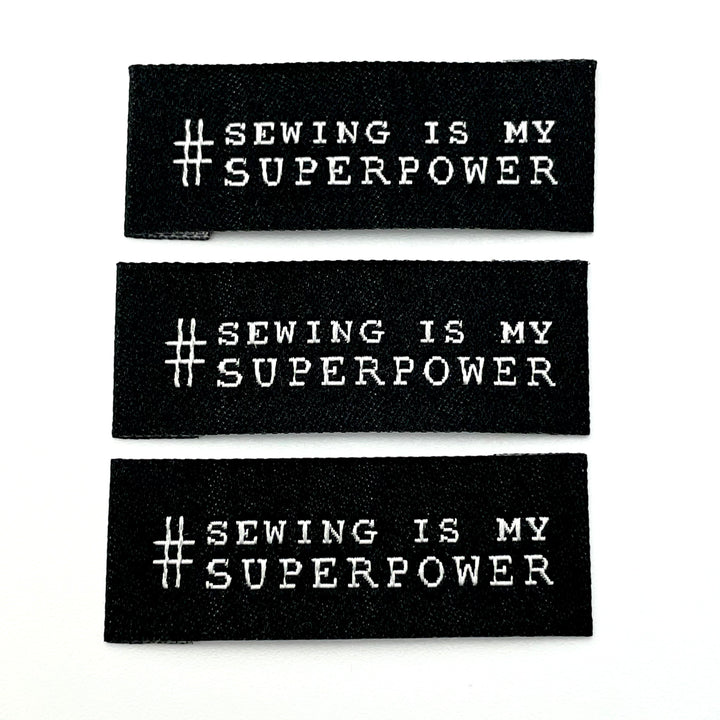 Weblabel „Sewing is my superpower“ - Schwarz