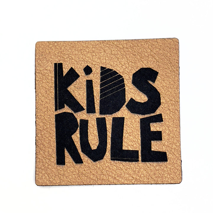 1 Kunstlederlabel "KIDS RULE" - Braun
