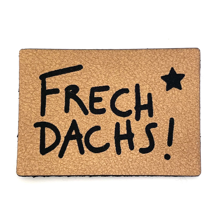 1 Kunstlederlabel "Frechdachs!" - Braun